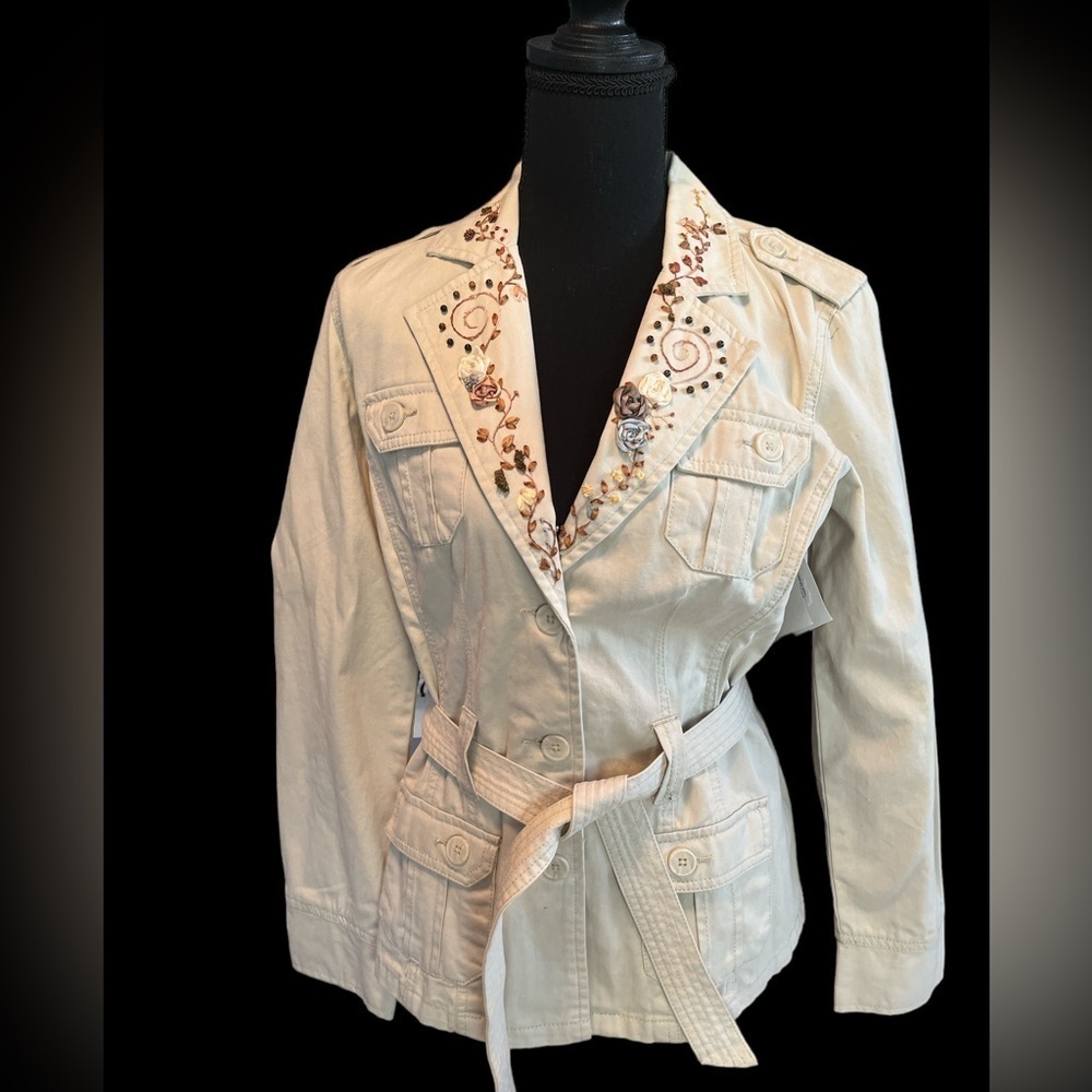 NWOT French Cuff Cream Belted Jacket with Embroidery | Size M
